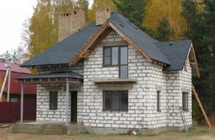 Дешевый дом из пеноблоков.