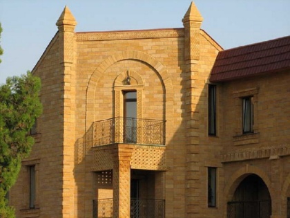 Красивый коттедж из ракушняка.