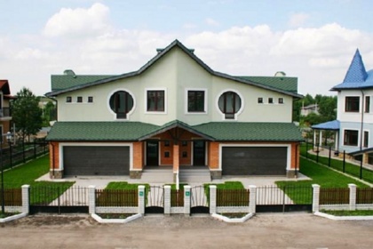 Коттедж на 2 семьи.