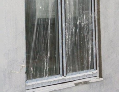 Окна должны быть полностью закрыты.