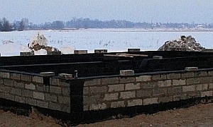 fundament-dlya-karkasnogo-doma